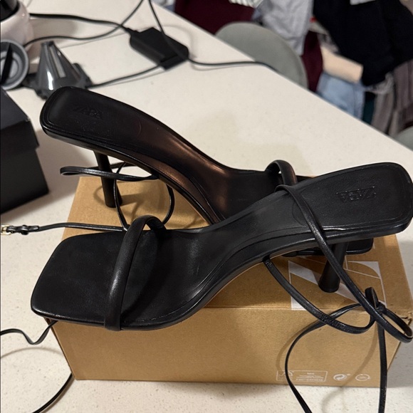 Zara Elegant Black Sandals - Picture 5 of 6